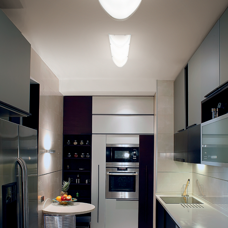 Come scegliere l'illuminazione in cucina, idee e consigli pratici.